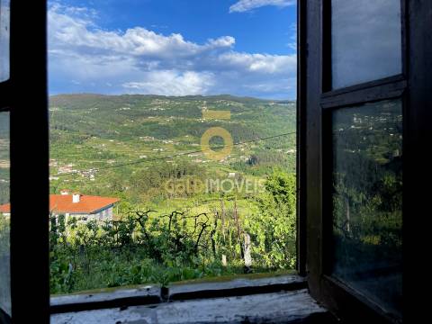 Moradia V2 para recuperação em Bairros &#124; Castelo de Paiva