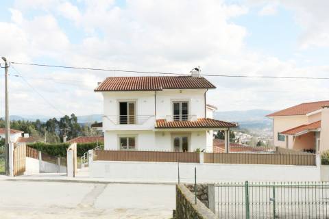 Moradia T5 Venda em Esqueiros, Nevogilde e Travassós,Vila Verde