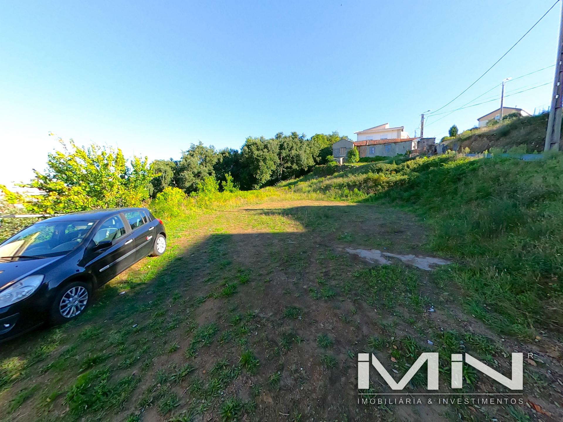 Terreno para construção de moradia térrea de 4 frentes