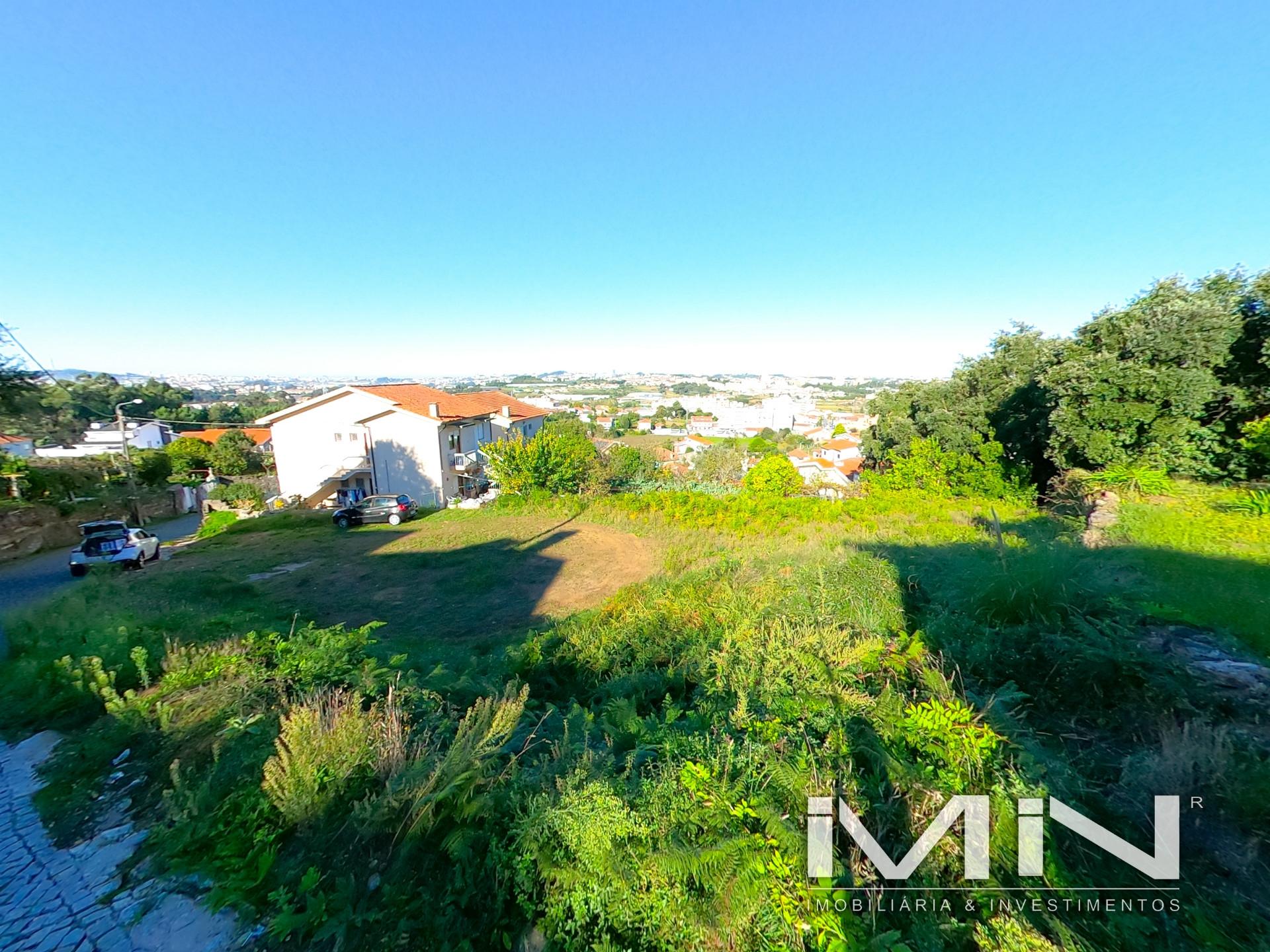 Terreno para construção de moradia térrea de 4 frentes