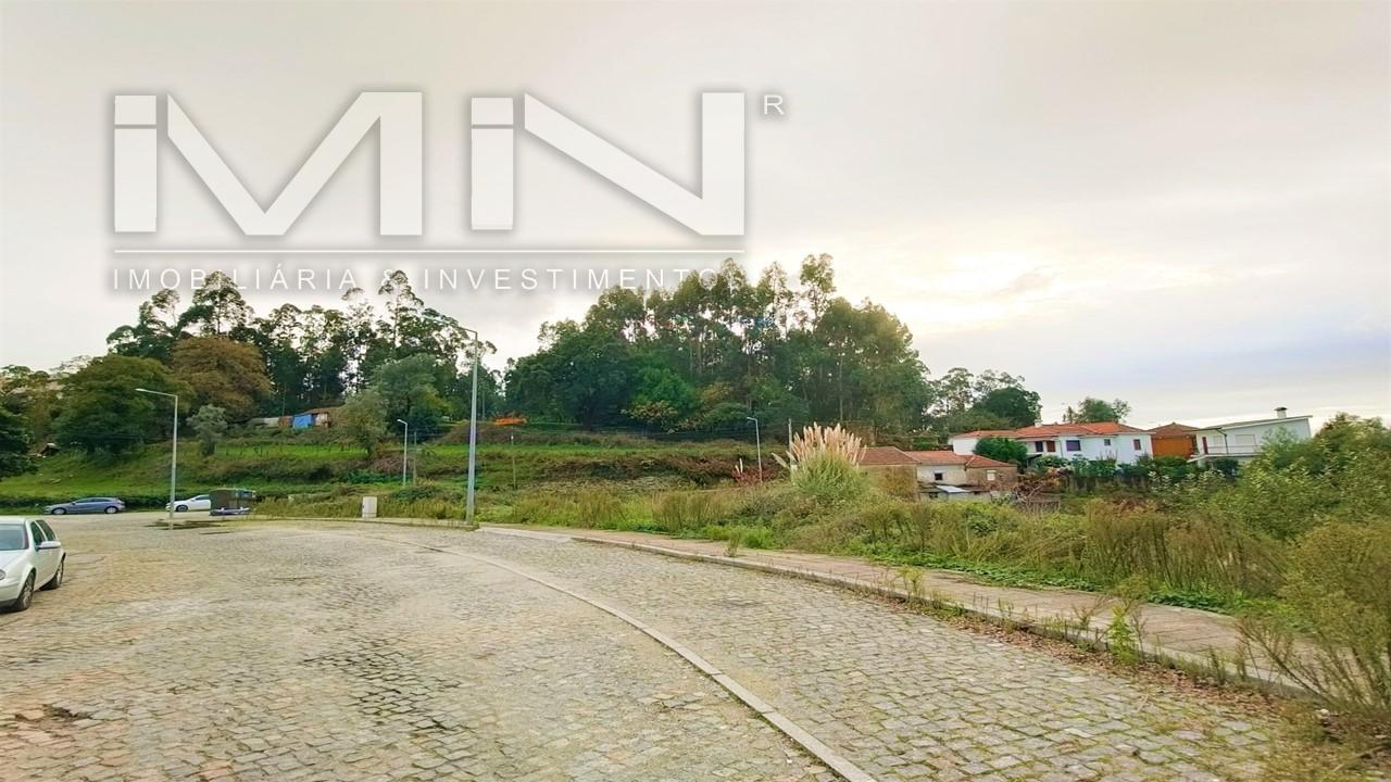 Lote de terreno c/ 595m2 para construção de moradia