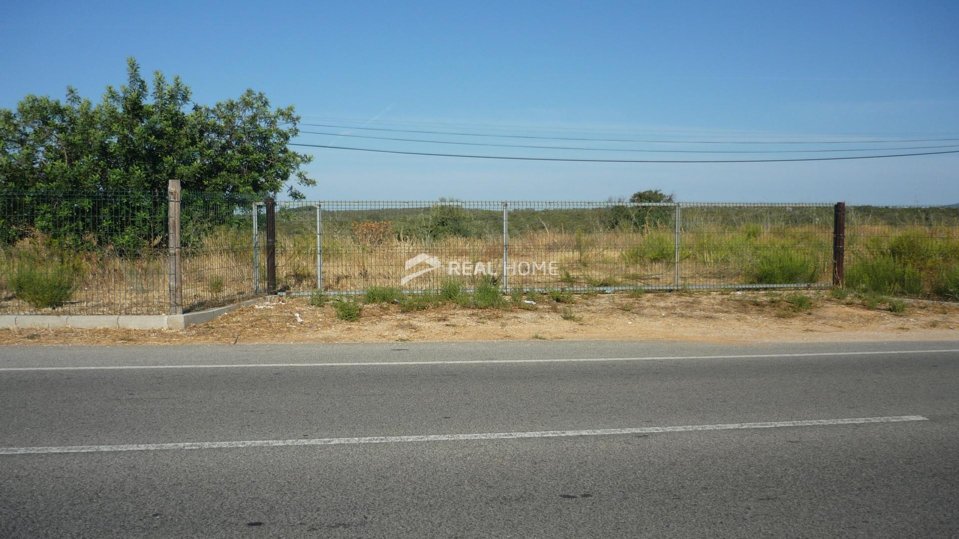 Terreno com ruína perto do centro de Loulé