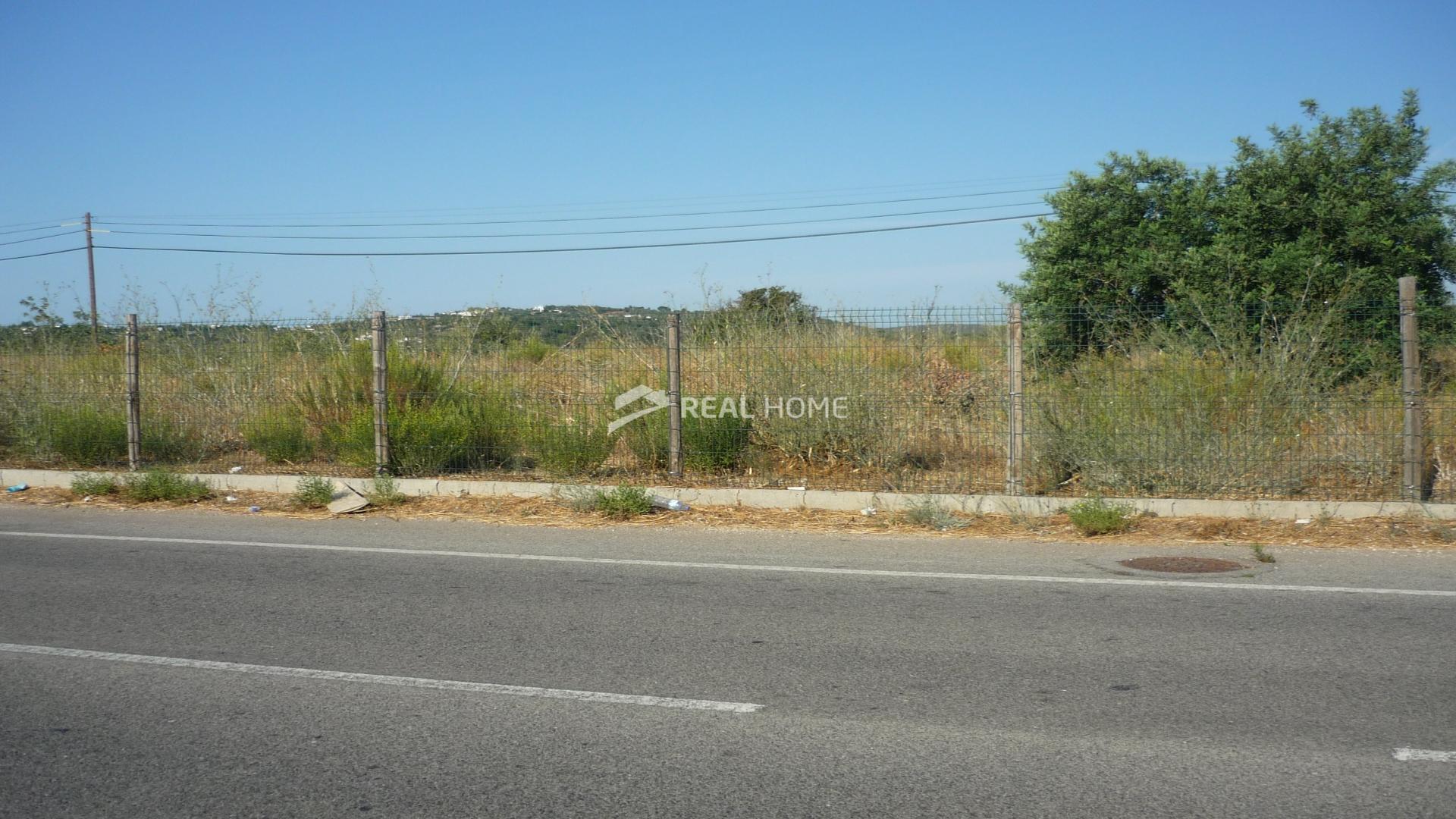 Terreno com ruína perto do centro de Loulé