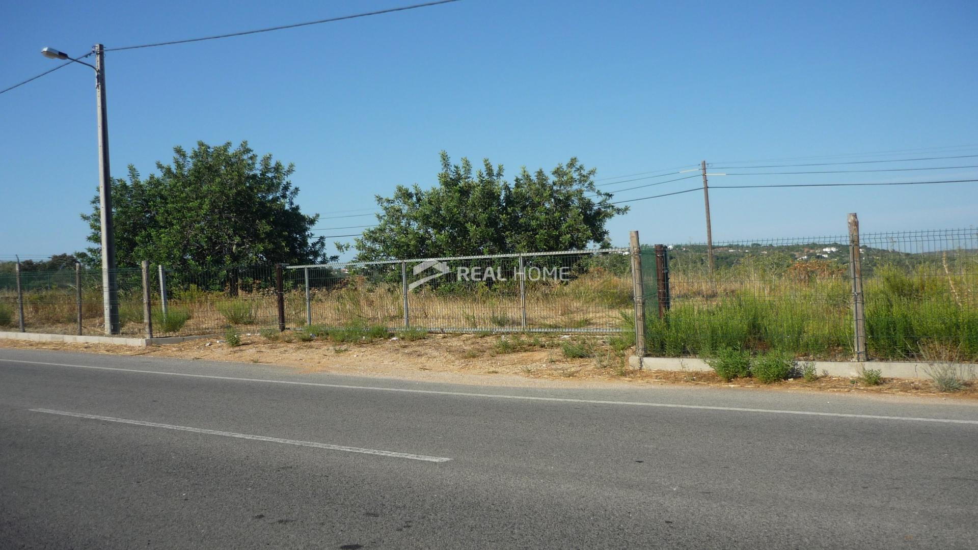 Terreno com ruína perto do centro de Loulé