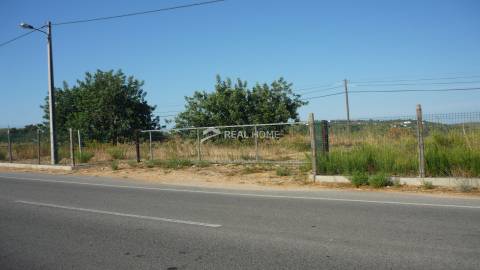 Terreno com ruína perto do centro de Loulé
