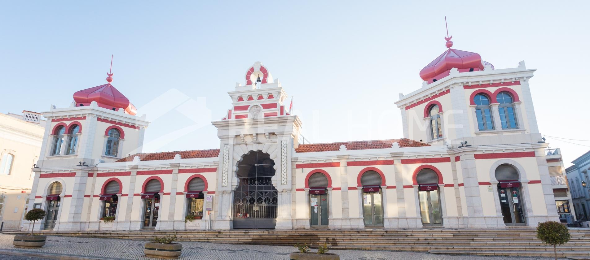 Terreno com ruína perto do centro de Loulé