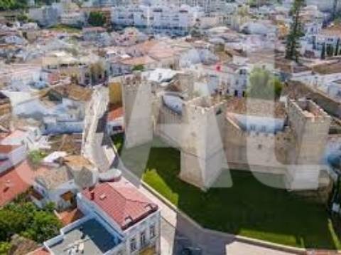 Terreno com ruína perto do centro de Loulé