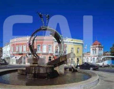 Terreno com ruína perto do centro de Loulé