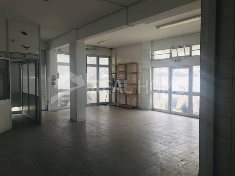 Loja  Venda em Quarteira,Loulé