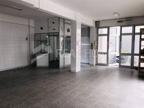 Loja  Venda em Quarteira,Loulé