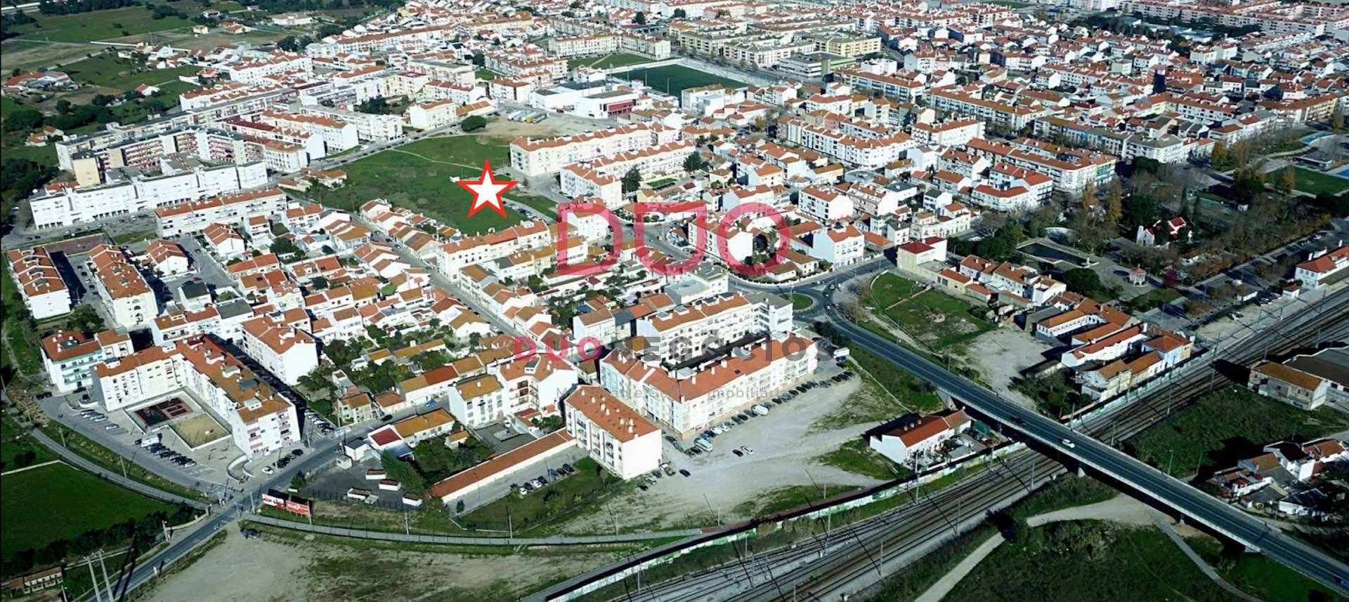 Terreno  para construção de Prédio no Centro do Pinhal Novo.