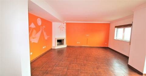 Moradia T3 Marinha Grande oferta pintura e eletrodomésticos com garagem