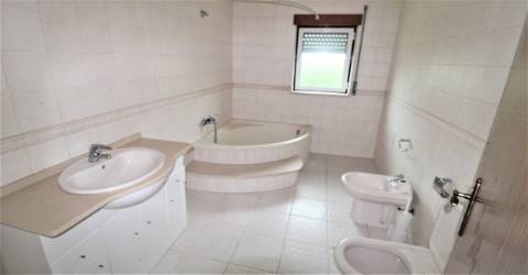 Moradia T3 Marinha Grande oferta pintura e eletrodomésticos com garagem