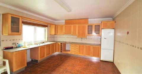 Moradia T3 Marinha Grande oferta pintura e eletrodomésticos com garagem