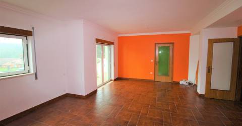 Moradia T3 Marinha Grande oferta pintura e eletrodomésticos com garagem