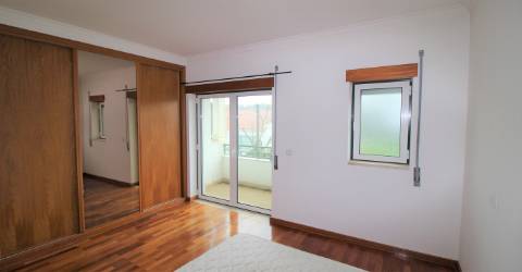 Moradia T3 Marinha Grande oferta pintura e eletrodomésticos com garagem