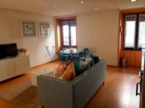 Prédio Remodelado - Vila Nova de Gaia - Rio Douro