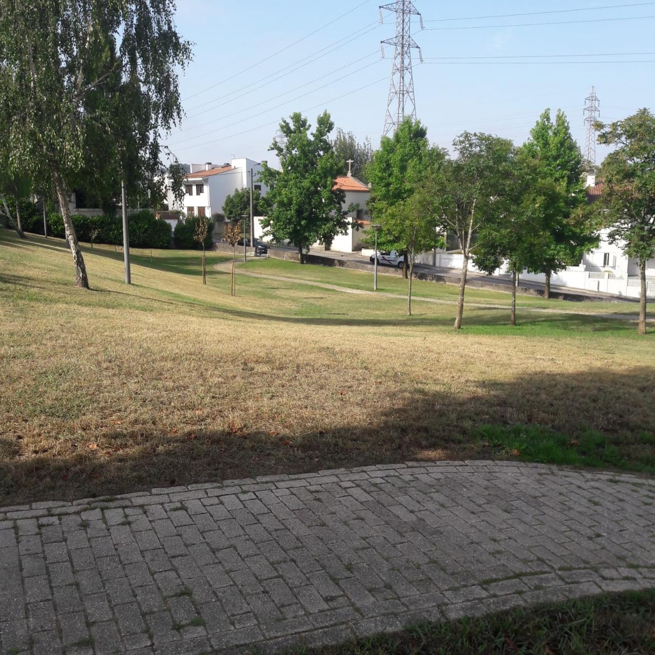 Terreno p/ moradia em São M. de Infesta