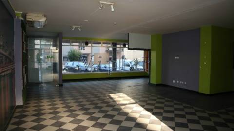 Loja com 132 m² - Porto - Valongo (Ermesinde)