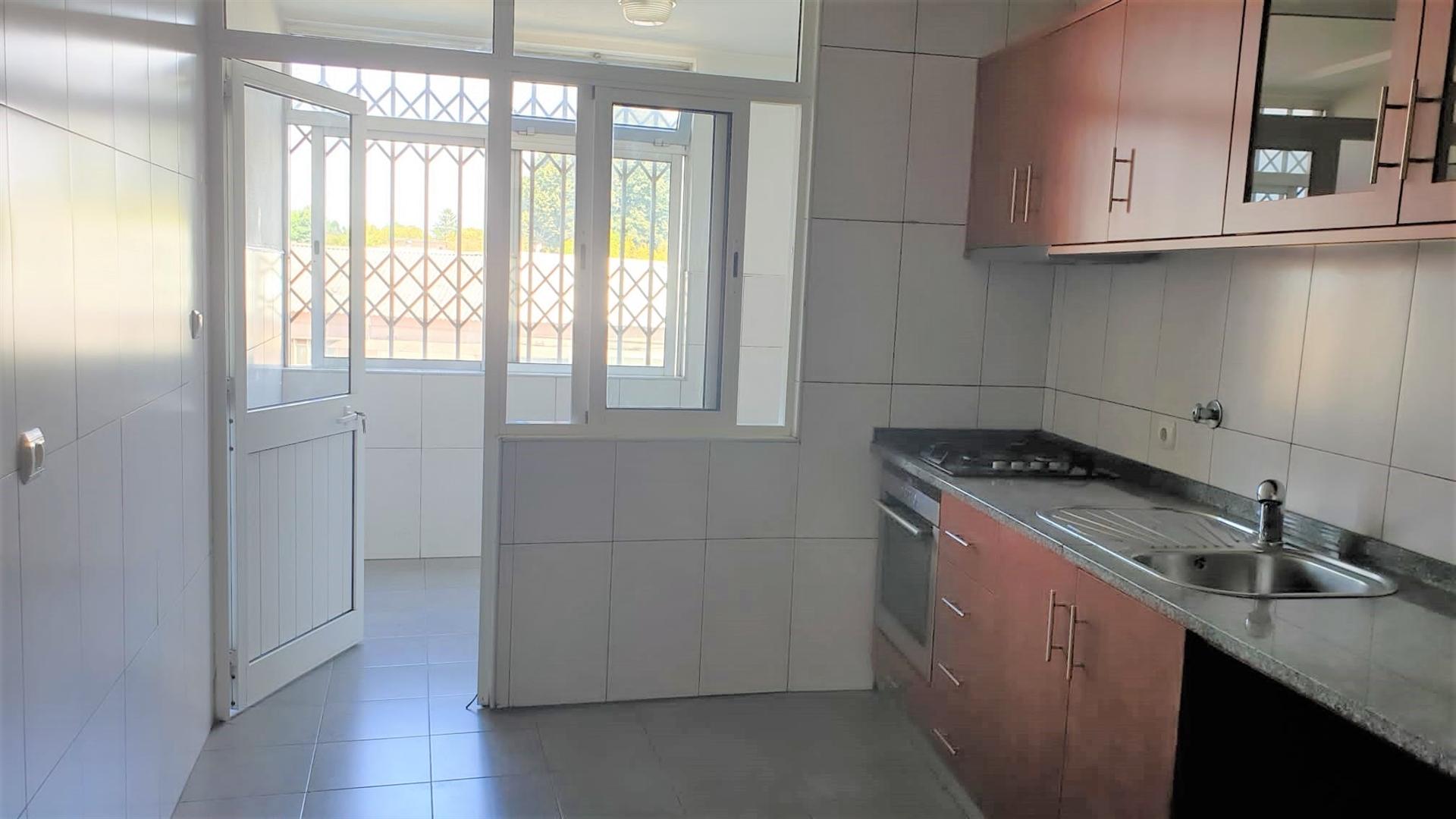 Apartamento T3c/ garagem box  - Centro de S. Mamede