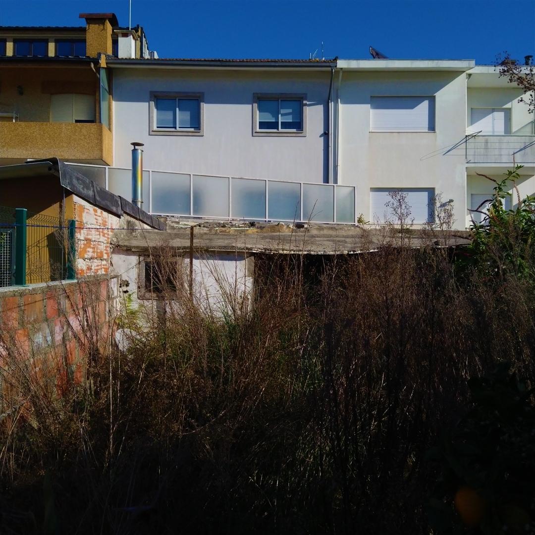 Terreno no PORTO  (P/ construção de R/c + 2 andares + recuado)