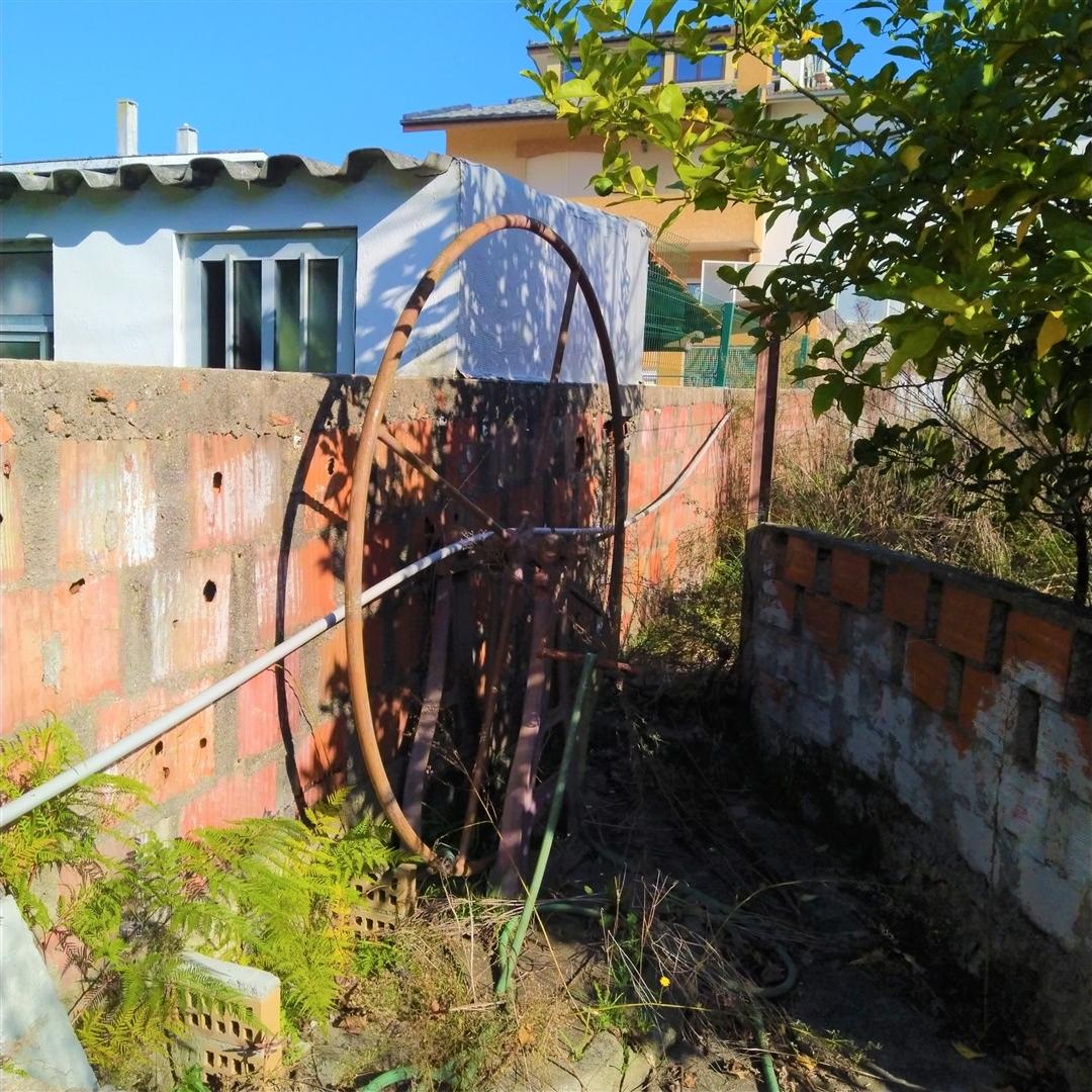 Terreno no PORTO  (P/ construção de R/c + 2 andares + recuado)