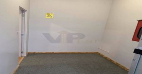 Loja c/ 200m² + 30m² descoberta, com estacionamento no Porto (ao Marquês)