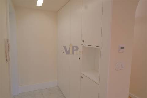 T3 totalmente reconstruído (NOVO) c/ garagem box - À Av. da Boavista (Porto)