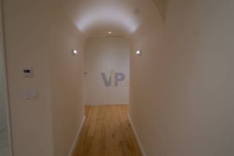 T3 totalmente reconstruído (NOVO) c/ garagem box - À Av. da Boavista (Porto)