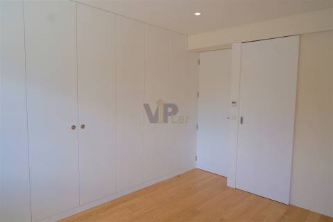 T3 totalmente reconstruído (NOVO) c/ garagem box - À Av. da Boavista (Porto)