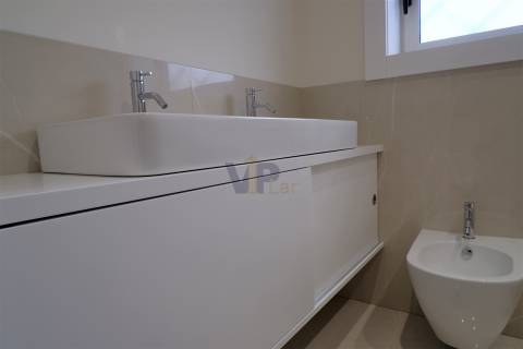 T3 totalmente reconstruído (NOVO) c/ garagem box - À Av. da Boavista (Porto)