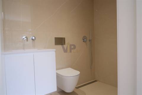 T3 totalmente reconstruído (NOVO) c/ garagem box - À Av. da Boavista (Porto)