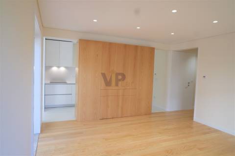 T3 totalmente reconstruído (NOVO) c/ garagem box - À Av. da Boavista (Porto)