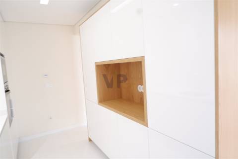 T3 totalmente reconstruído (NOVO) c/ garagem box - À Av. da Boavista (Porto)