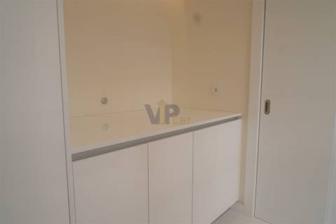 T3 totalmente reconstruído (NOVO) c/ garagem box - À Av. da Boavista (Porto)