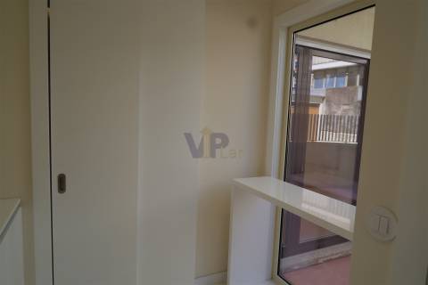 T3 totalmente reconstruído (NOVO) c/ garagem box - À Av. da Boavista (Porto)