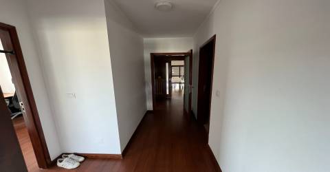 Excelente T3 c/ Varanda e Garagem p/ 2 carros - Paranhos (Ao Metro dos Salgueiros)