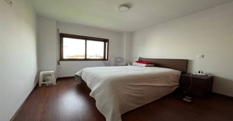 Excelente T3 c/ Varanda e Garagem p/ 2 carros - Paranhos (Ao Metro dos Salgueiros)