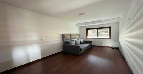 Excelente T3 c/ Varanda e Garagem p/ 2 carros - Paranhos (Ao Metro dos Salgueiros)