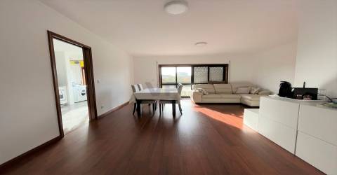 Excelente T3 c/ Varanda e Garagem p/ 2 carros - Paranhos (Ao Metro dos Salgueiros)