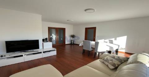 Excelente T3 c/ Varanda e Garagem p/ 2 carros - Paranhos (Ao Metro dos Salgueiros)