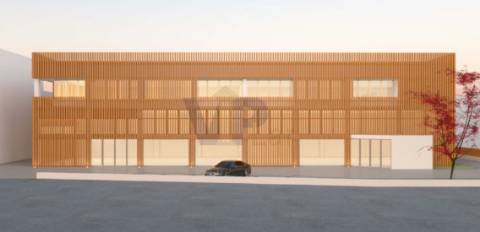 Grandes Armazéns e Escritórios - à Circunvalação (Porto)