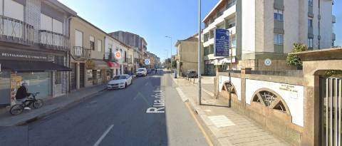 Loja Ampla c/ 219m² com rendimento - Ao Cruzamento do Amial (Porto)