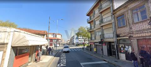 Loja Ampla c/ 219m² com rendimento - Ao Cruzamento do Amial (Porto)