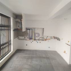 Excelente escritório c/ 2 pisos + estacionamento - Ao metro (H.S.João / Pólo Universitário)