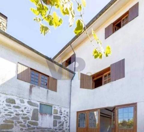 Quinta c/ Moradia T5 triplex - Roriz (Santo Tirso)