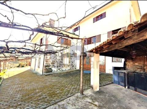 Quinta c/ Moradia T5 triplex - Roriz (Santo Tirso)