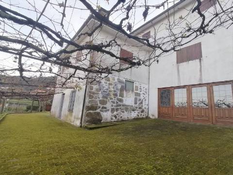 Quinta c/ Moradia T5 triplex - Roriz (Santo Tirso)