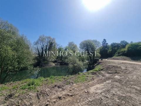 Terrenos Rústico junto a nova Ecovia, Rio Ave - Brito, Guimarães