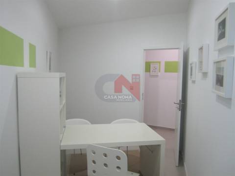 Loja comercial no centro da Vila de Lousada